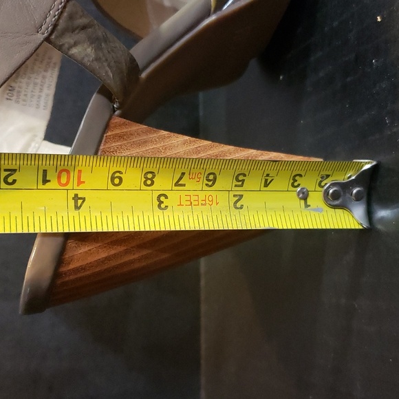 Kenneth Cole Reaction heels. Size 10. - Picture 10 of 10